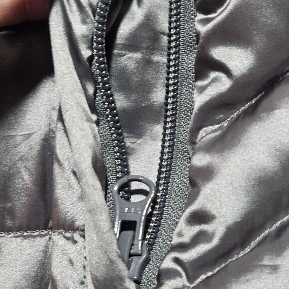 Bernardo Woman's Goose Down Puffer Vest Large Silver Shiny Gunmetal Chic Stylish - Picture 5 of 12